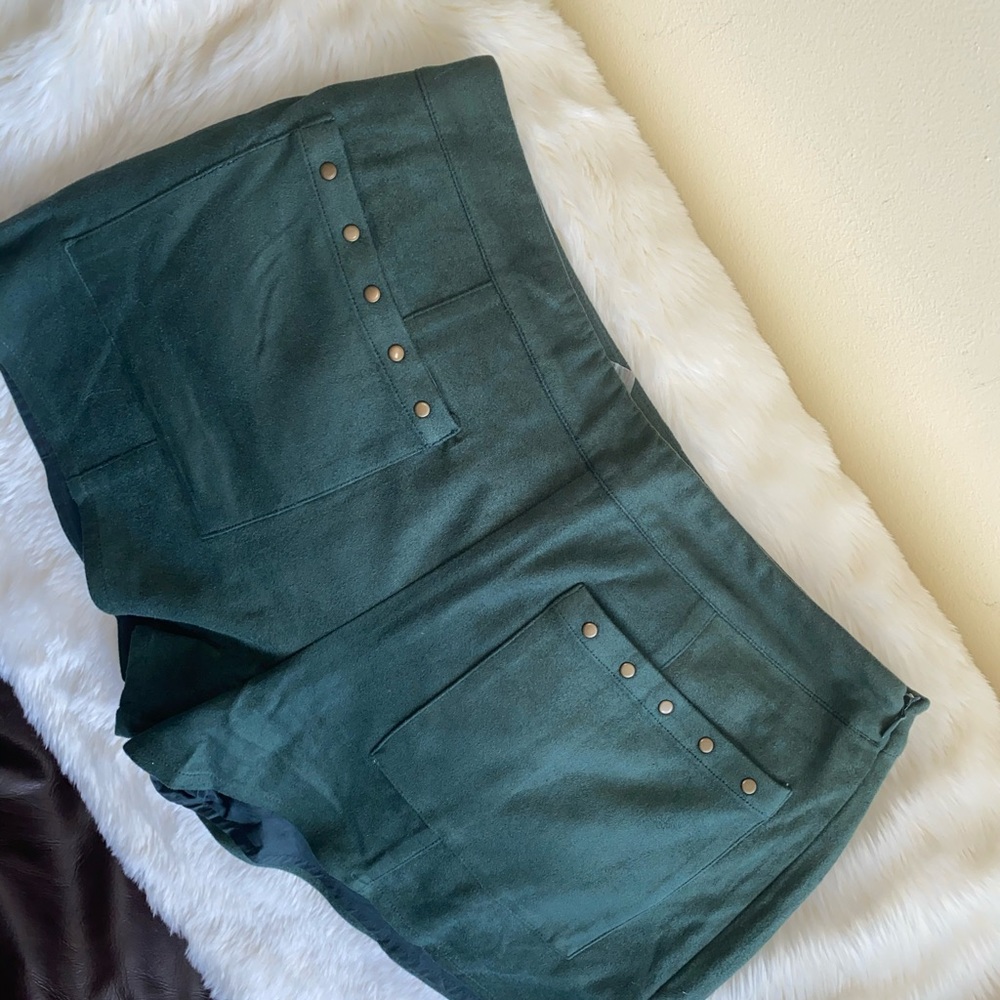 Moon River  Studded Faux Suede High Waisted festival Shorts Size L Hunter green - Picture 10 of 12